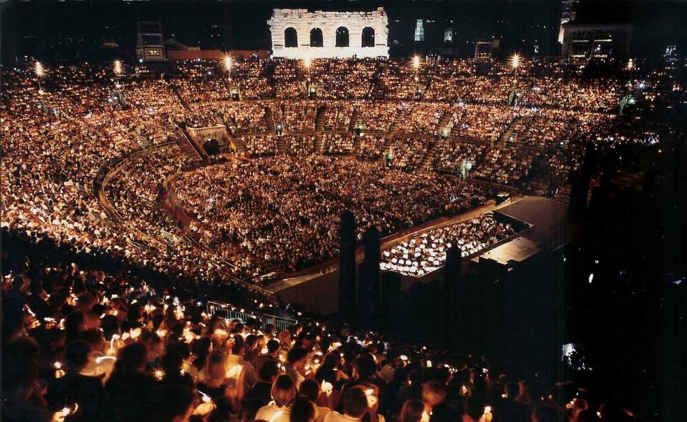 2000-Aida_pubblico-e-candeline-web.jpg