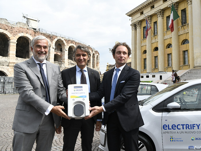 newelectrifyverona700x525.jpg