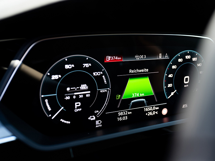 etronviaggiocockpit.jpg